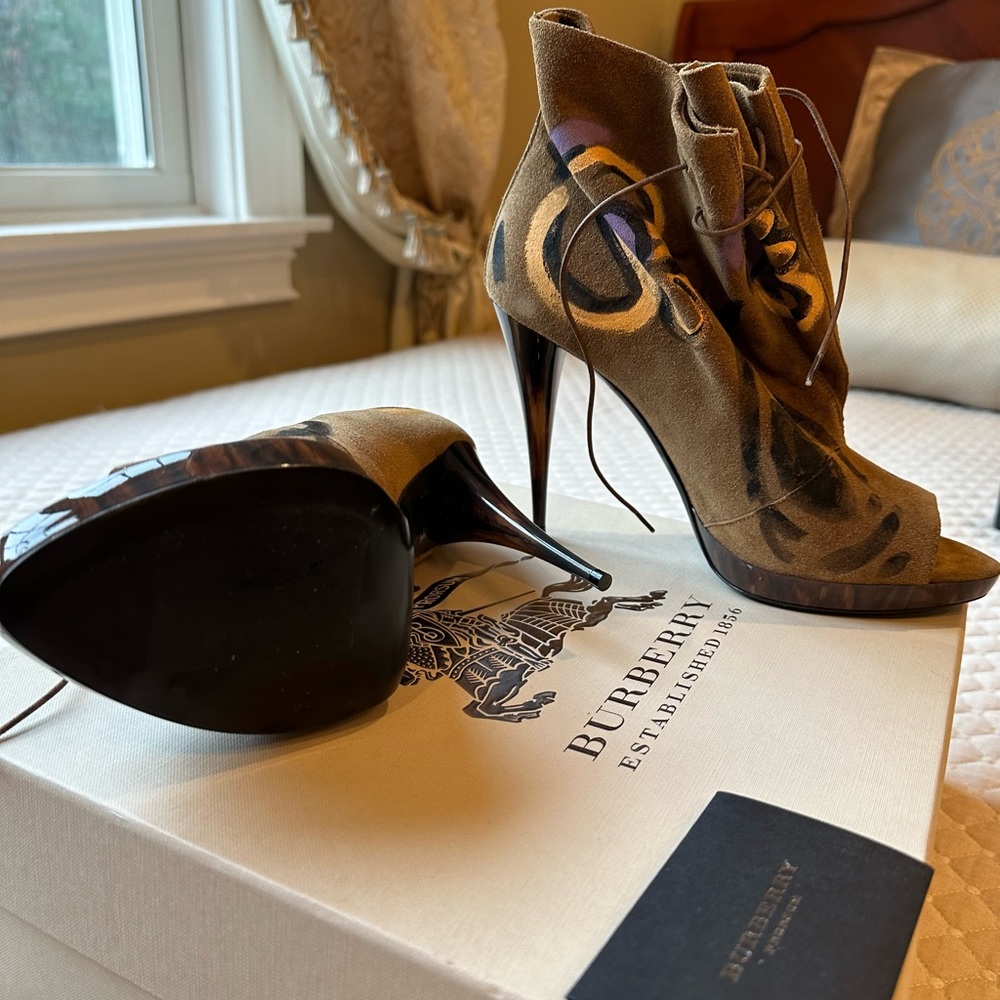 Burberry open toes pumps - Picture 2 of 2